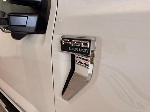Star White Metallic Tri-Coat 2026 Ford F-150 Lariat