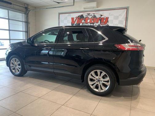 Black Metallic 2022 Ford Edge Titanium