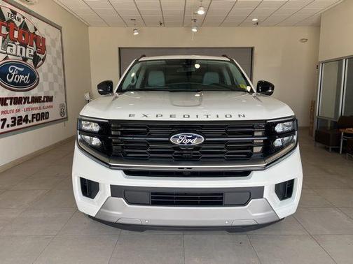 Star White Metallic Tri-Coat 2026 Ford Expedition Max Platinum