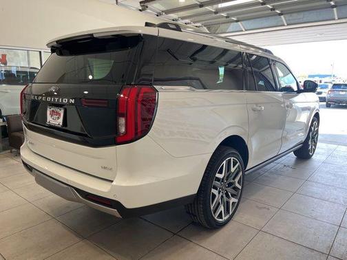 Star White Metallic Tri-Coat 2026 Ford Expedition Max Platinum