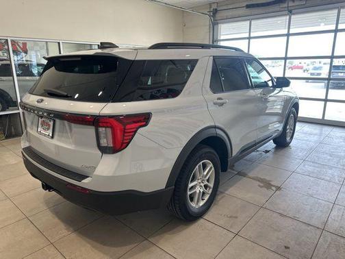 Space White Metallic 2026 Ford Explorer Active