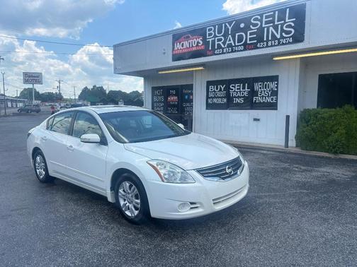 White 2011 Nissan Altima 2.5 SL