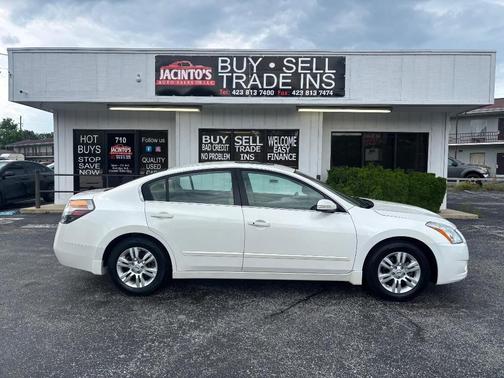 White 2011 Nissan Altima 2.5 SL