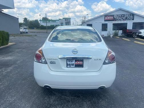 White 2011 Nissan Altima 2.5 SL
