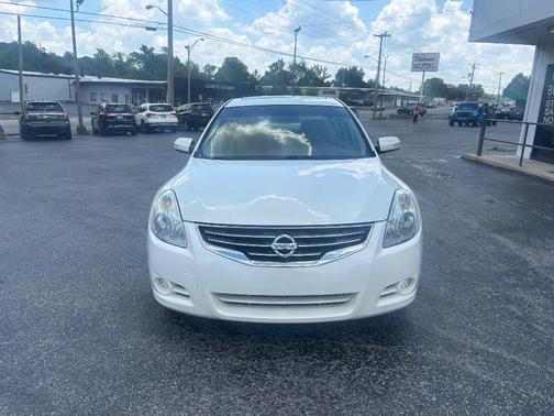 White 2011 Nissan Altima 2.5 SL