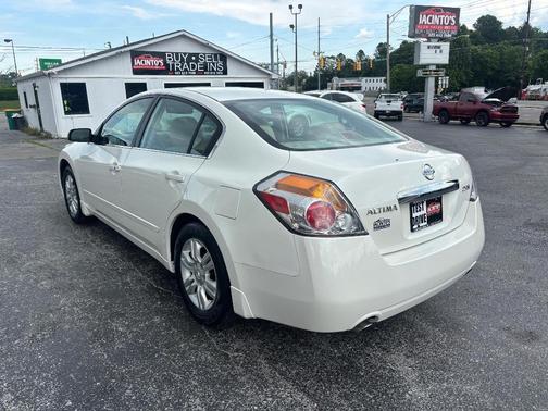 White 2011 Nissan Altima 2.5 SL