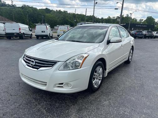 White 2011 Nissan Altima 2.5 SL