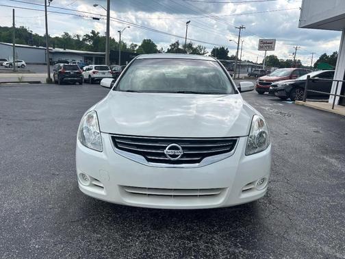 White 2011 Nissan Altima 2.5 SL