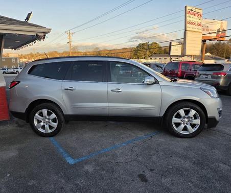 Silver Ice Metallic 2017 Chevrolet Traverse 1LT