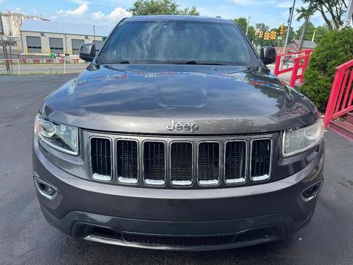 Brilliant Black Crystal Pearlcoat 2014 Jeep Grand Cherokee Laredo