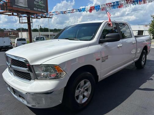 Bright White Clearcoat 2019 RAM 1500 Classic SLT