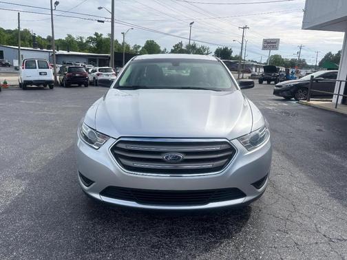 Ingot Silver Metallic 2018 Ford Taurus SE