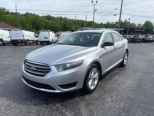 Ingot Silver Metallic 2018 Ford Taurus SE