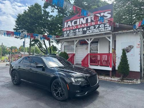 Gloss Black 2019 Chrysler 300 Touring