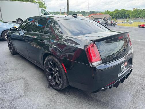Gloss Black 2019 Chrysler 300 Touring