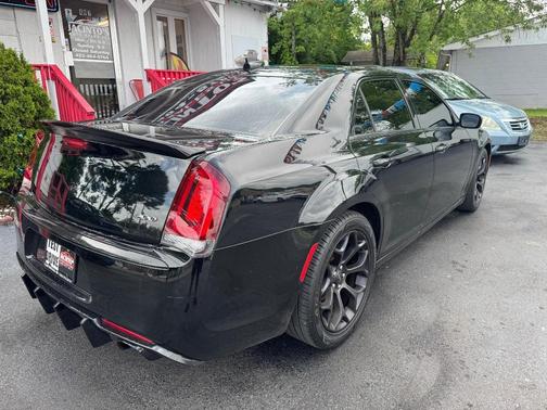 Gloss Black 2019 Chrysler 300 Touring