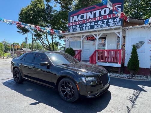 Gloss Black 2019 Chrysler 300 Touring