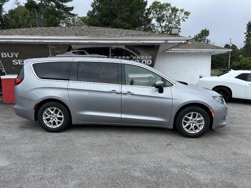 Billet Silver Metallic Clearcoat 2021 Chrysler Voyager LX