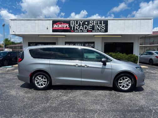 Billet Silver Metallic Clearcoat 2021 Chrysler Voyager LX
