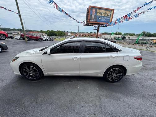 Blizzard Pearl 2016 Toyota Camry SE w/Special Edition Pkg