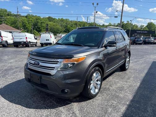 Gray 2015 Ford Explorer XLT