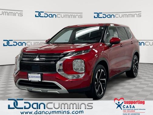 Red 2023 Mitsubishi Outlander SE