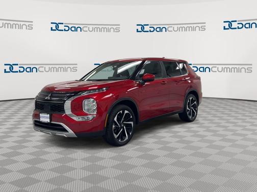 Red 2023 Mitsubishi Outlander SE