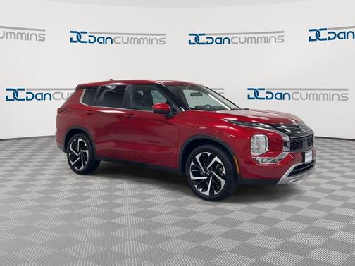 Red 2023 Mitsubishi Outlander SE