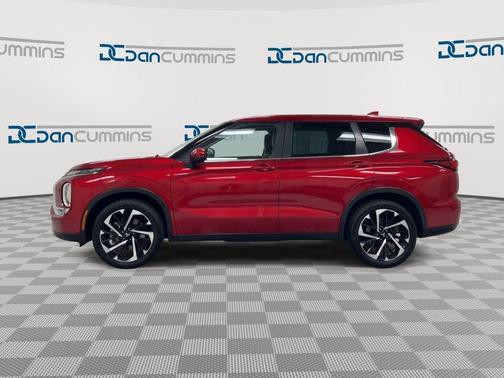 Red 2023 Mitsubishi Outlander SE