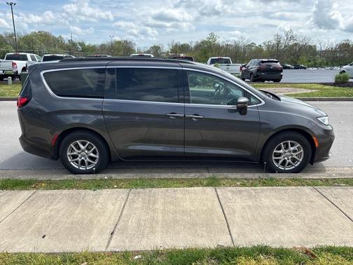 2022 Chrysler Pacifica Touring-L