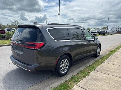 2022 Chrysler Pacifica Touring-L