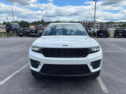 2025 Jeep Grand Cherokee Laredo