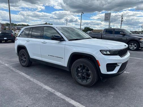 2025 Jeep Grand Cherokee Laredo