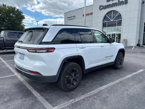 2025 Jeep Grand Cherokee Laredo