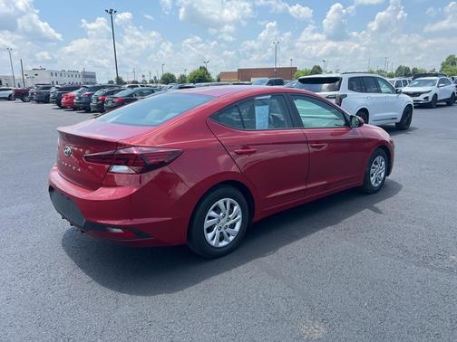 2020 Hyundai ELANTRA SE
