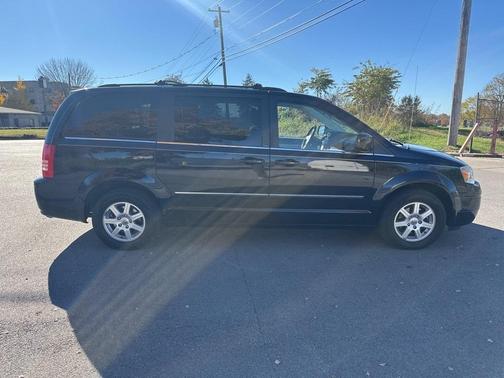 2010 Chrysler Town & Country Touring