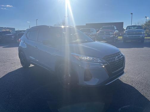 2023 Nissan Kicks SR
