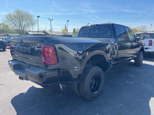 Diamond Black 2026 RAM 3500 Big Horn