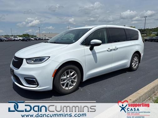2023 Chrysler Pacifica Touring-L