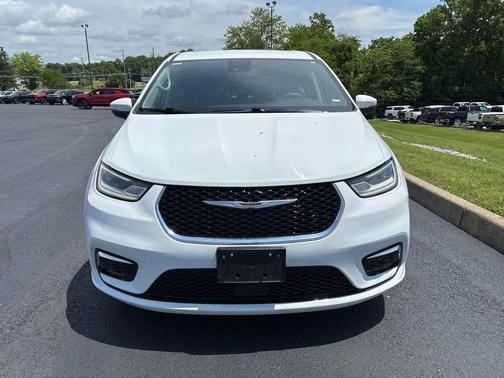 2023 Chrysler Pacifica Touring-L
