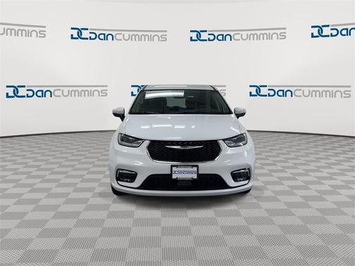 2023 Chrysler Pacifica Touring-L