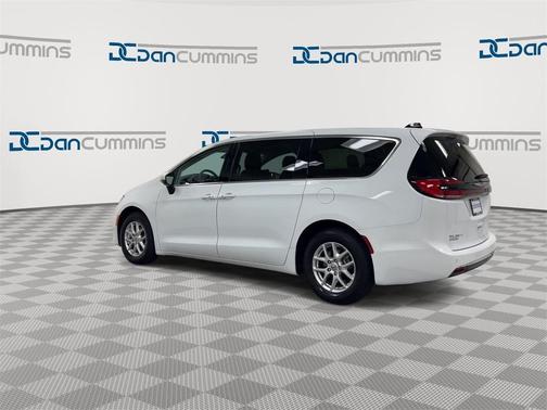2023 Chrysler Pacifica Touring-L