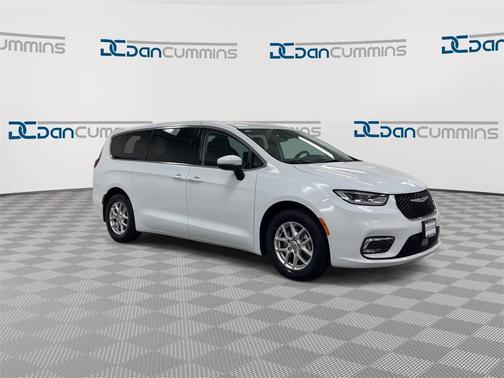 2023 Chrysler Pacifica Touring-L
