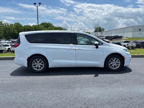 2023 Chrysler Pacifica Touring-L