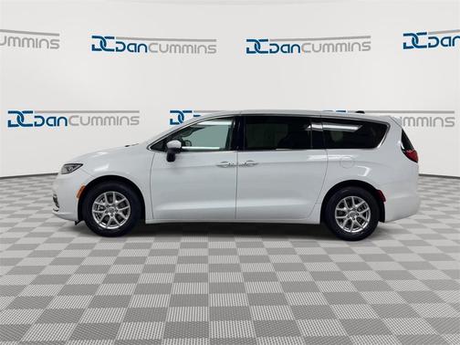 2023 Chrysler Pacifica Touring-L