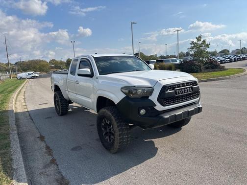 2017 Toyota Tacoma SR
