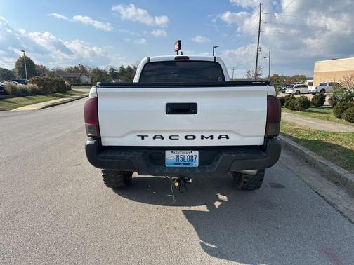 2017 Toyota Tacoma SR