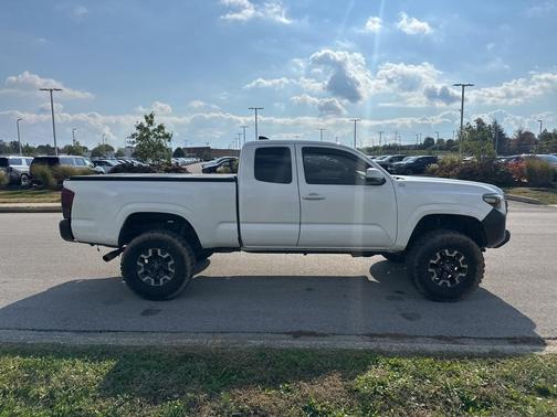 2017 Toyota Tacoma SR