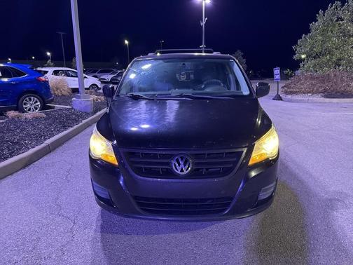 2011 Volkswagen Routan SE
