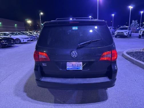 2011 Volkswagen Routan SE